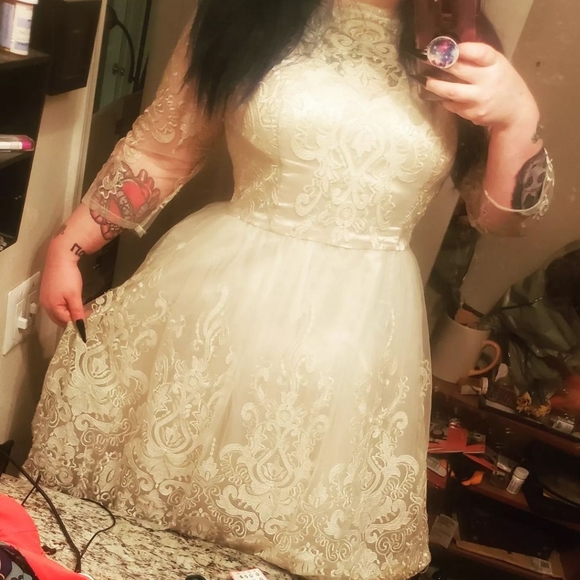 Chi Chi London- Gilded Grace Deess - Picture 1 of 4